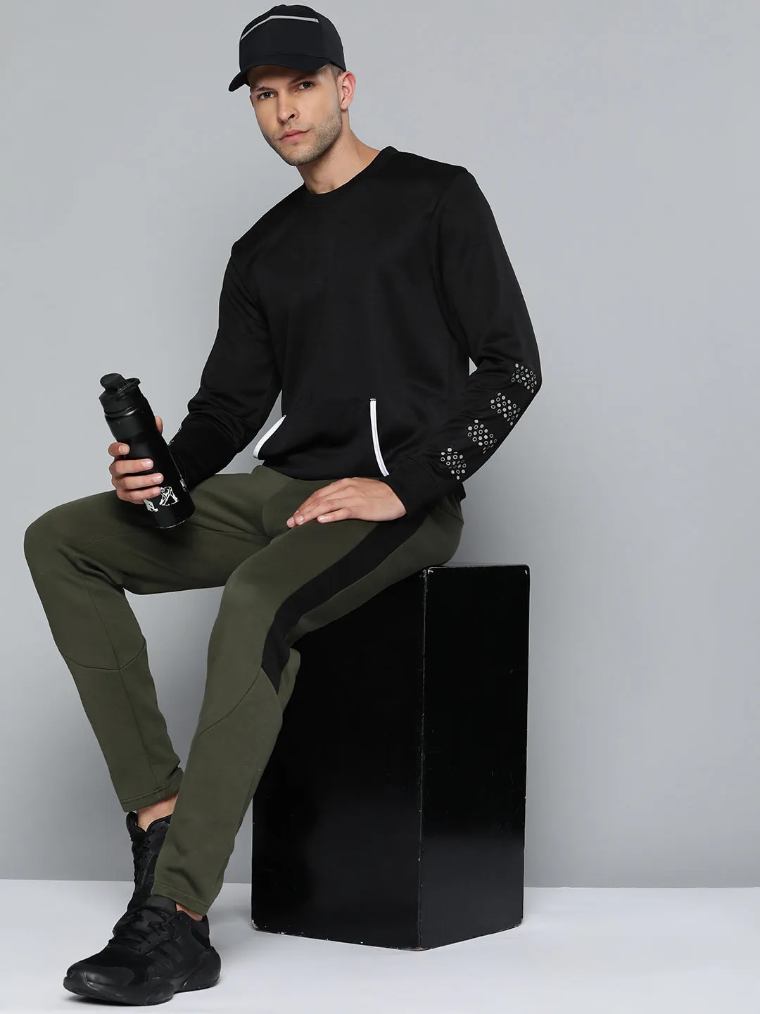 Alcis Men Black Solid Sweatshirt