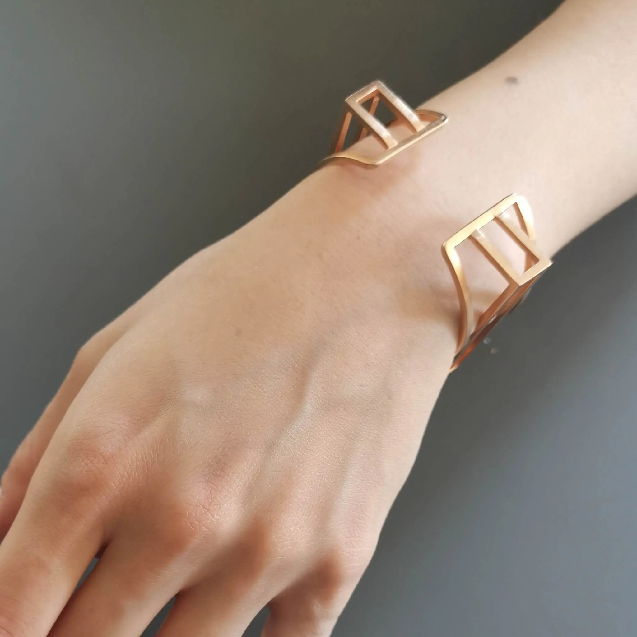 B 413 - Round & Square Bracelet