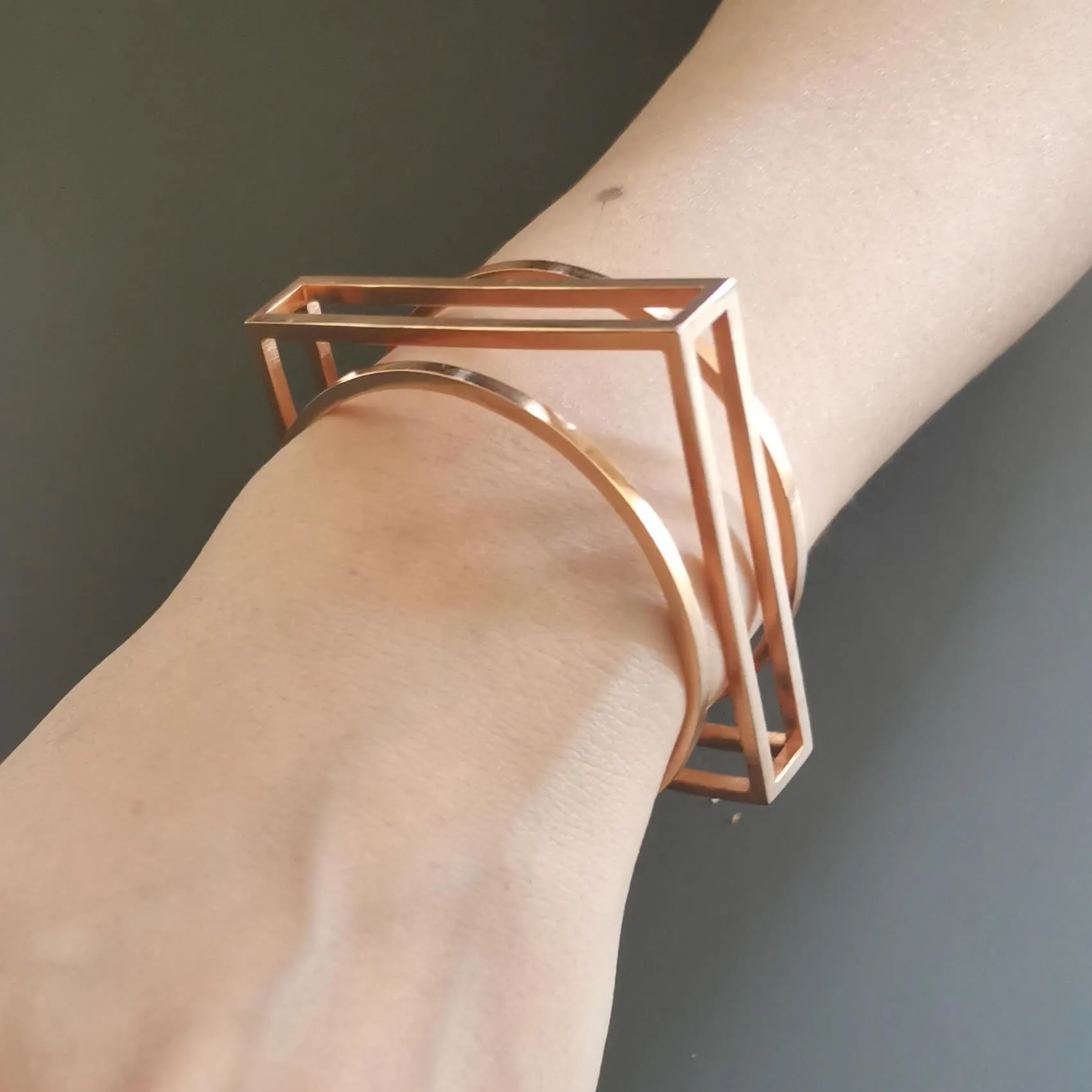 B 413 - Round & Square Bracelet