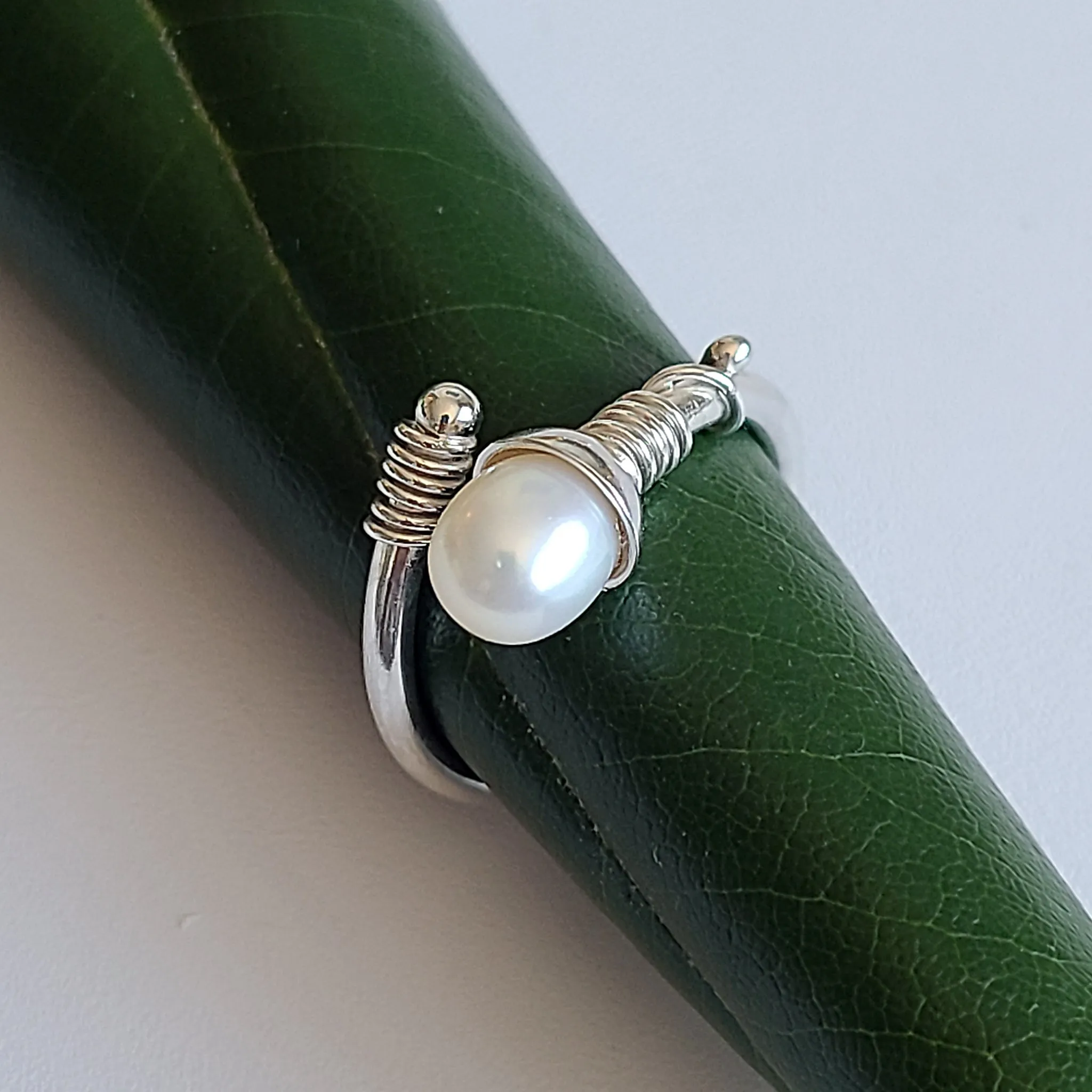 OVAL PEARL DROP Ring